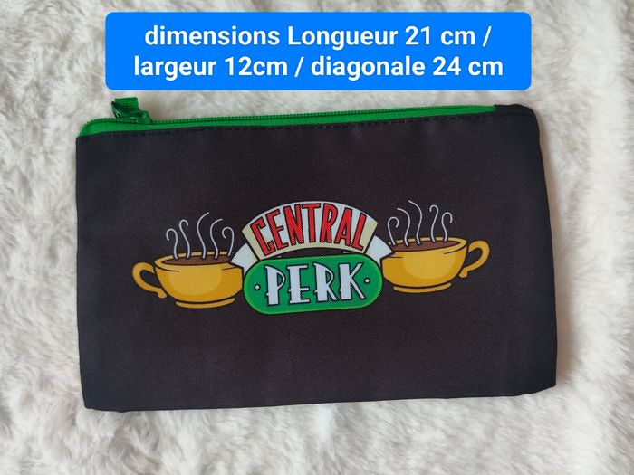 Trousse Friends Central Perk noire – trousse maquillage ou école 21x12 cm - photo numéro 7