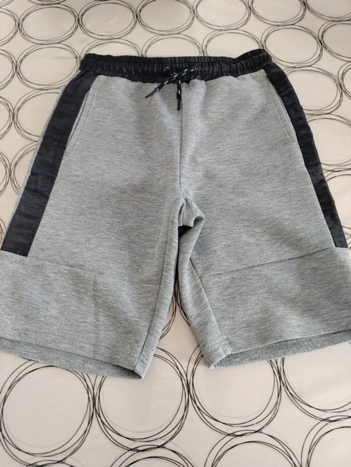 Short 12 ans comme neuf