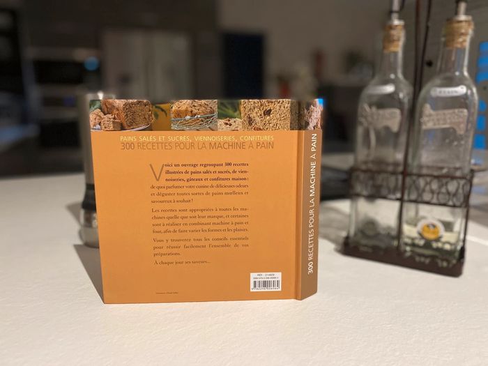 Livre 300 recettes pour la machine à pain - photo numéro 2