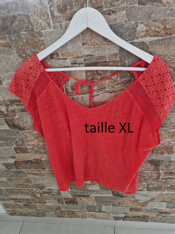 t shirt haut rose rouge taille XL marque naf naf (pas étiquette taille)