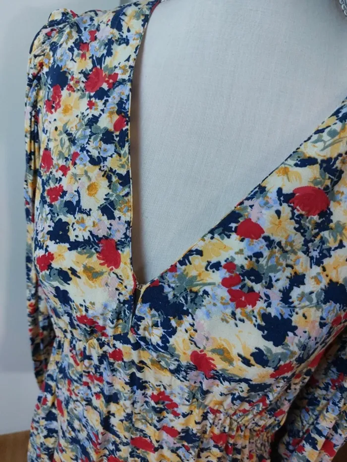 Très jolie robe fleurie dos ouvert - photo numéro 2