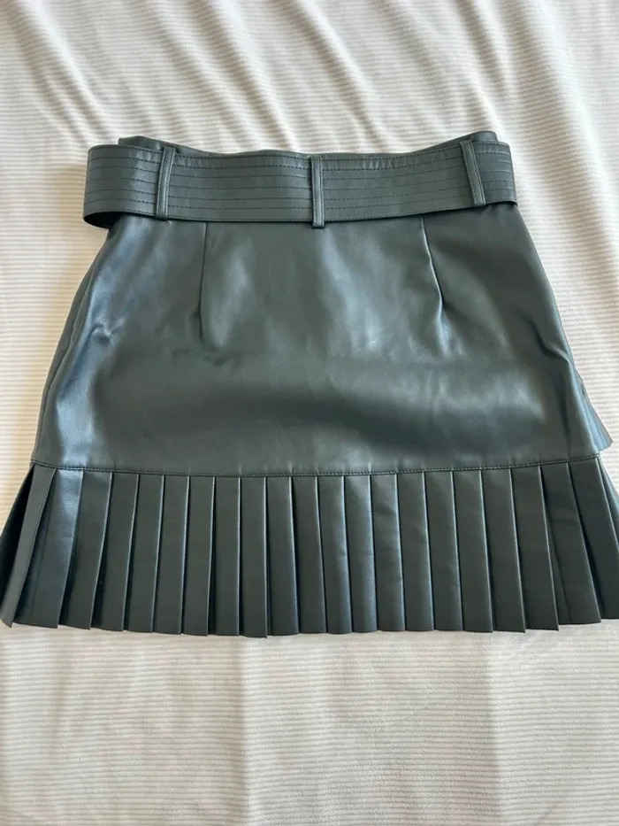 Jupe plissée similicuir Zara noir taille S - photo numéro 2