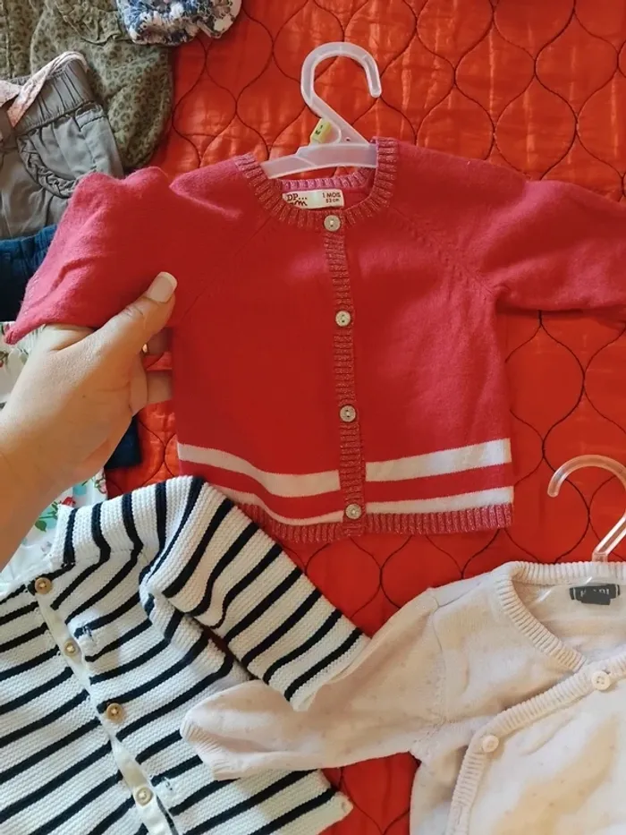 Caisses de vêtements fille 1mois - photo numéro 12