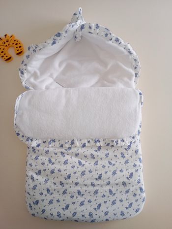 Nid d'ange bébé gaze de coton et polaire fleur bleue 