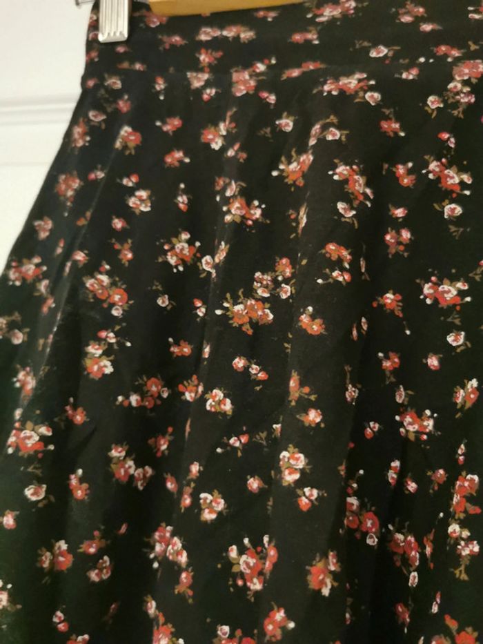 Jupe noir à fleur - photo numéro 2