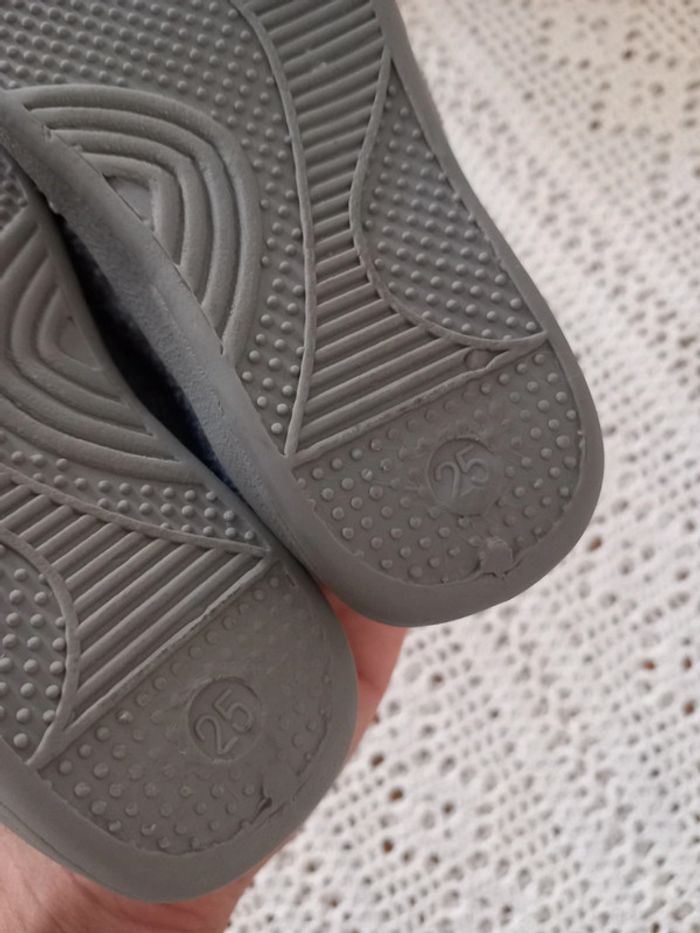 Chaussons gris motif cœur - photo numéro 3