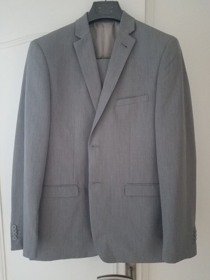 Costume gris taille 52/46