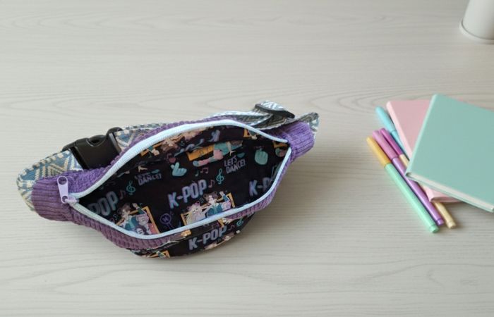 🌟 Superbe Sac Banane K-POP en Velours Côtelé Violet
- photo numéro 2