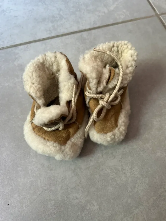 Chaussons bébé taille 18