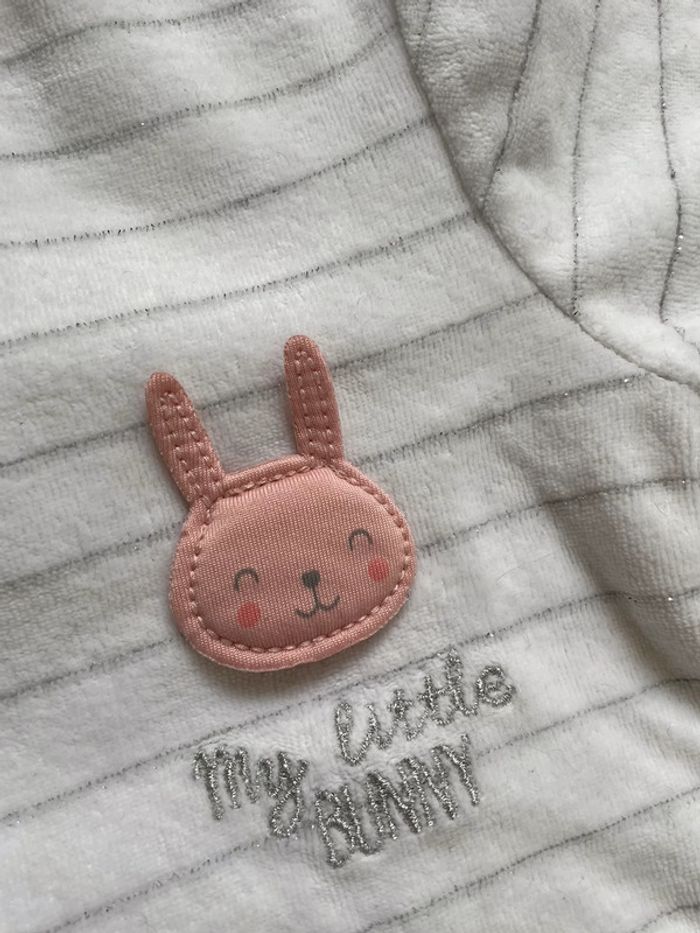 Pyjama velours Kiabi 12 mois blanc motif lapin rose doux er chaud - photo numéro 3