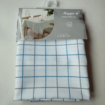 Nappe blanche pour 8-10 couverts, de 140 x 240 cm