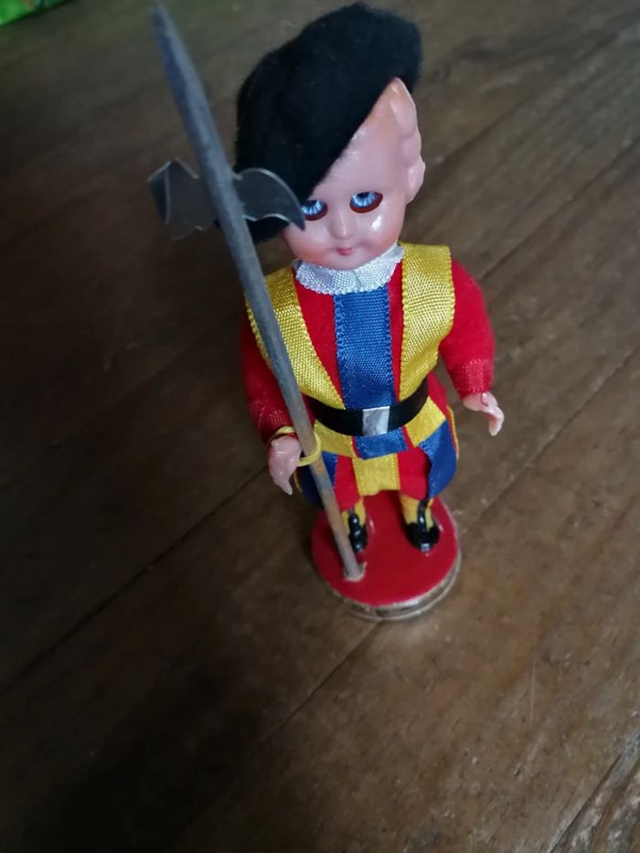 Poupée folklorique ancienne monde Garde Vatican Rome - photo numéro 7