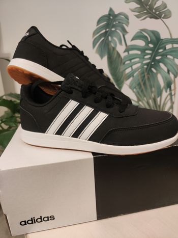 Basket adidas neuve