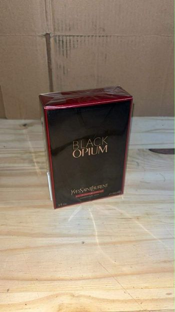 Parfum black opium over red Yves saint Laurent