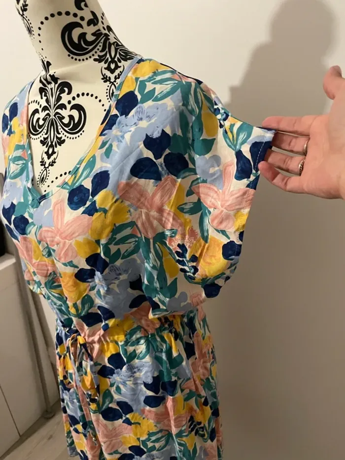 Robe manche courte bleu motif fleur multicolore neuf Gambettes box Marie Sixtine taille M - photo numéro 4