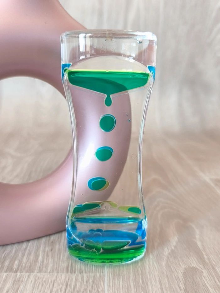 Sablier à huile apaisant jaune et bleu