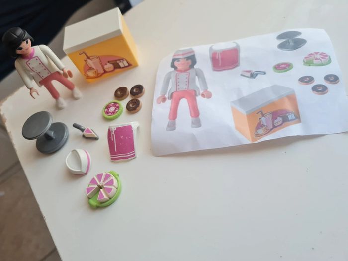 Playmobil 9097 pâtissière avec gâteaux et présentoir - photo numéro 5