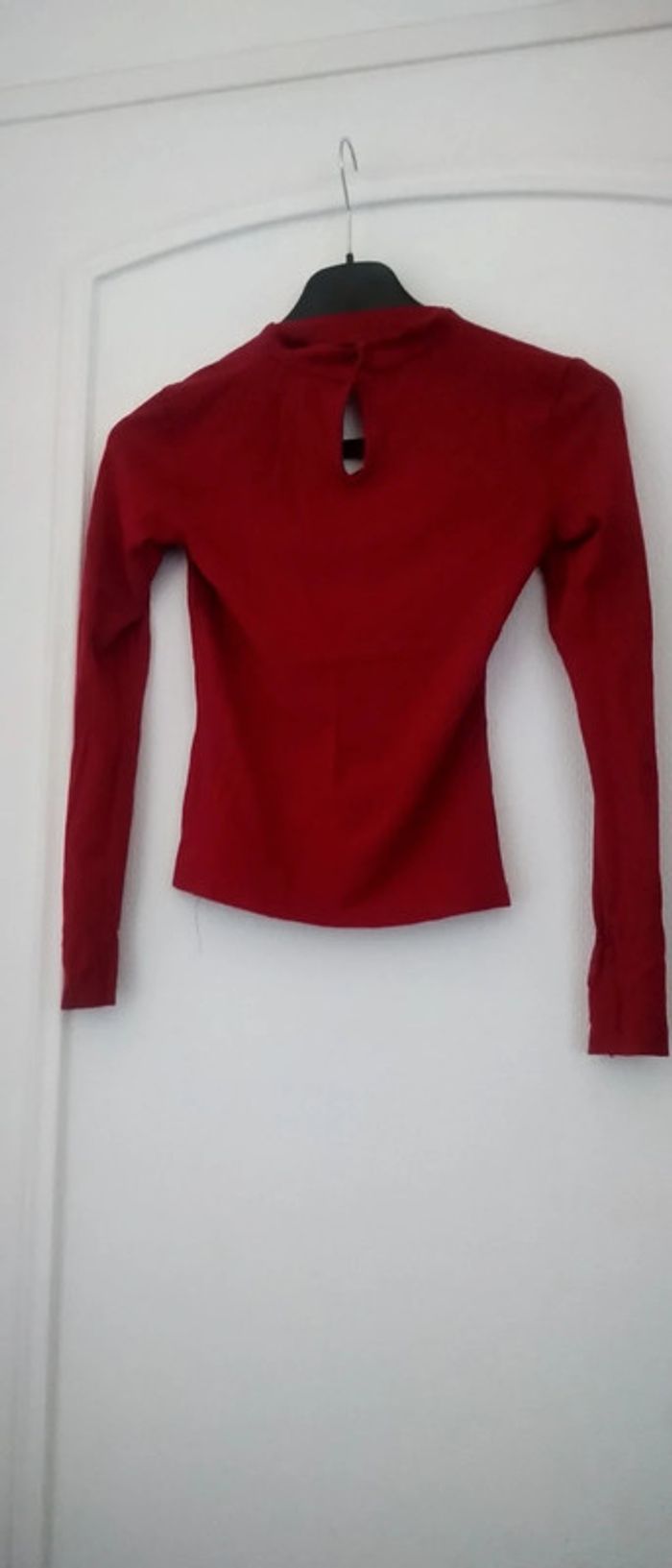 Haut rouge col montant en V neuf femme Xs bershka - photo numéro 5