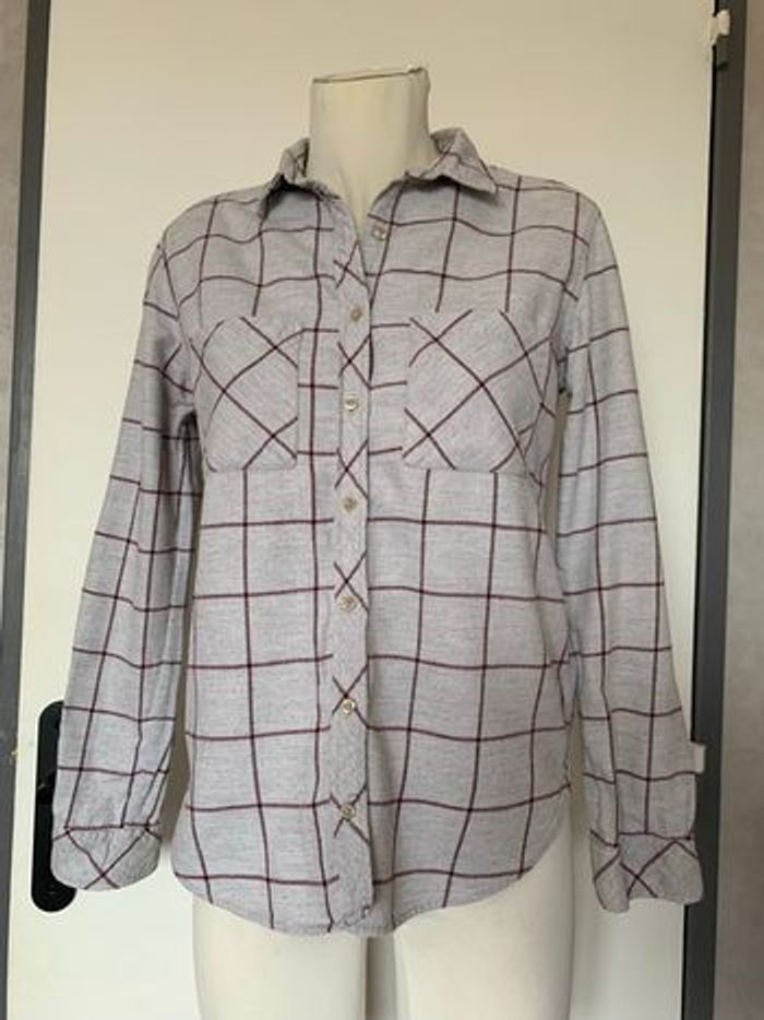Chemise grise à carreaux