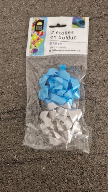 2 étoiles en bolduc