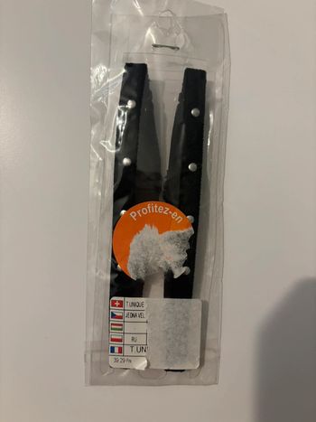 Bretelle noire avec clou neuf