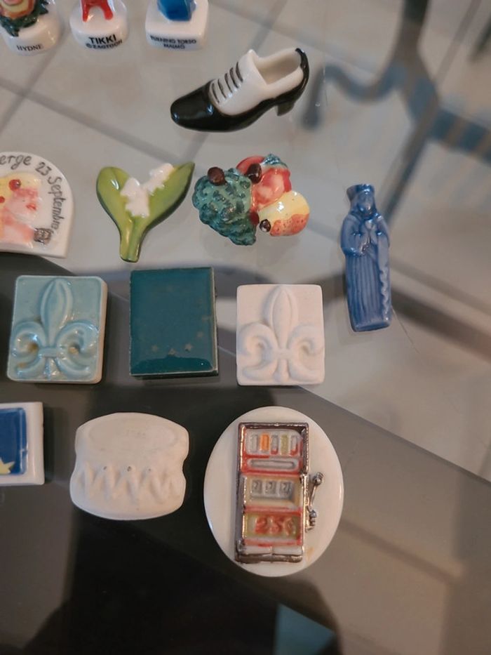 19 fèves en porcelaine - photo numéro 4