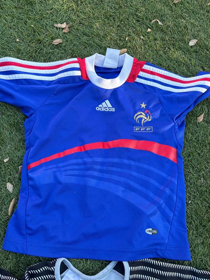 2 tee shirt Adidas en 4 ans - photo numéro 2