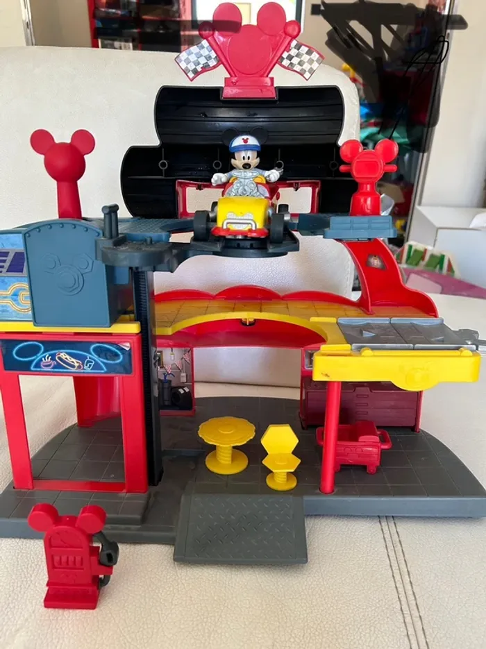 Garage de Mickey - photo numéro 2