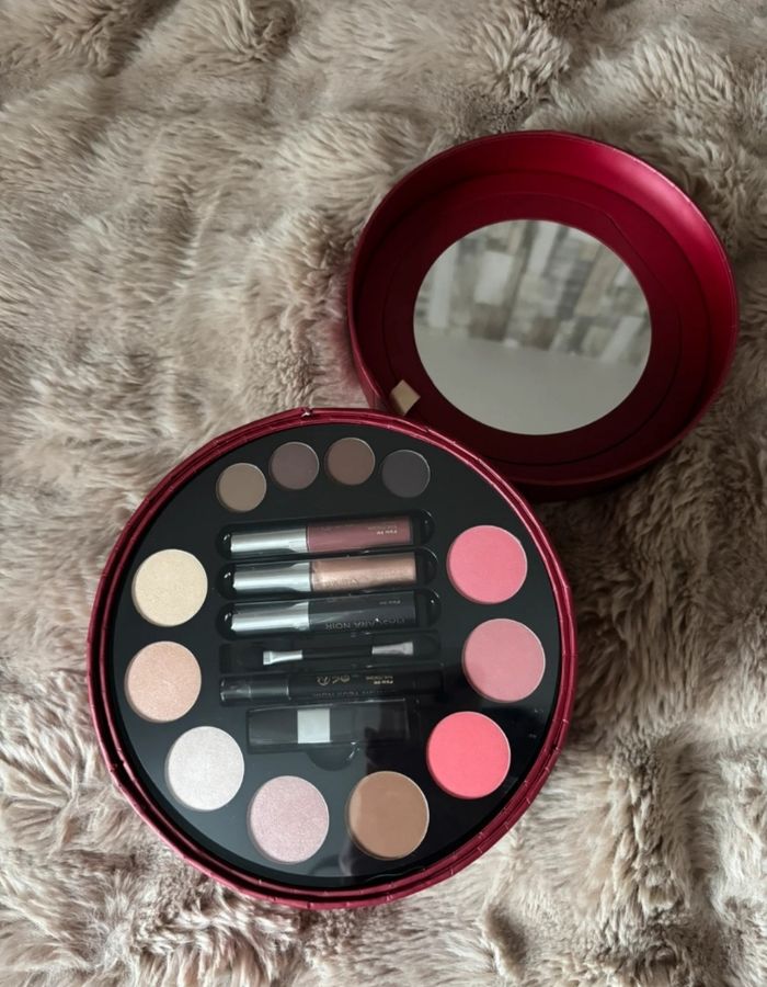 Palette de maquillage - photo numéro 2