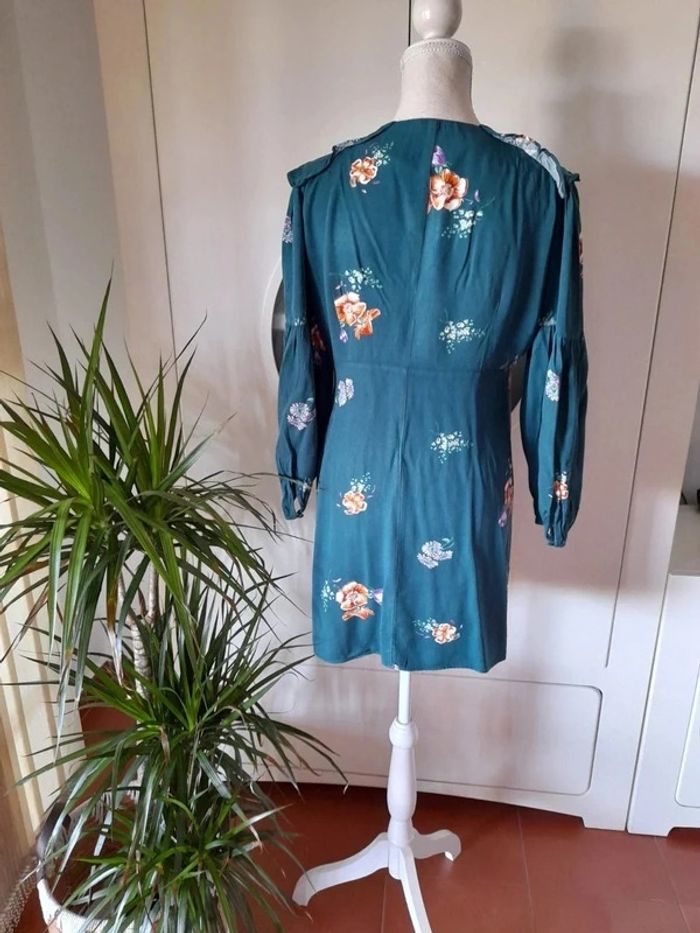 Vestido verde con flores - photo numéro 3