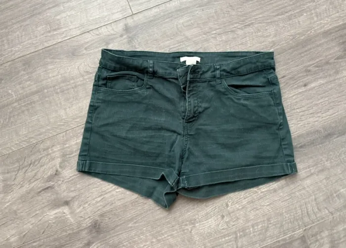 Short vert sapin H&M taille 38 ou M - photo numéro 3