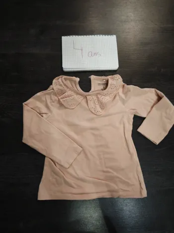T-shirt rose col broderie anglaise