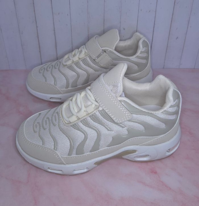 Baskets beige à scratch enfants mixtes tendances - Taille 31 - NEUVES 🌟