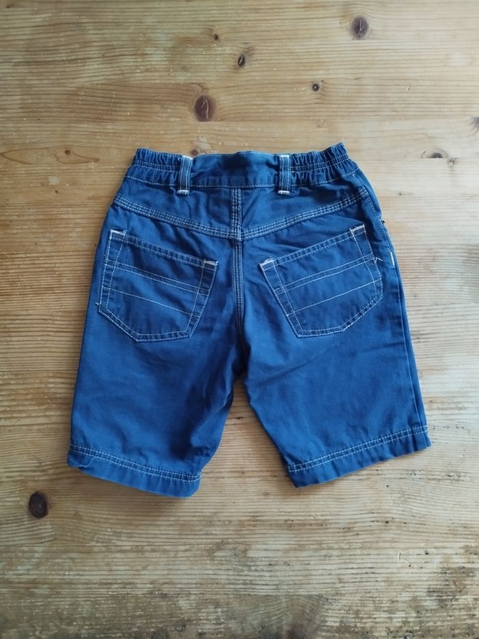 Short bleu effet jean garçon – 5 ans / 108 cm – Très bon état - photo numéro 2