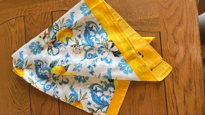 Foulard carré de soie citron - photo numéro 1