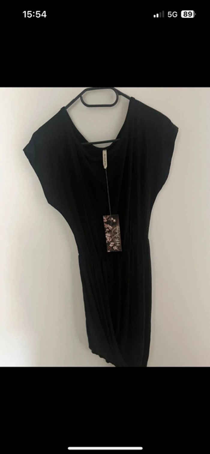 Élégance simple - robe noire neuve taille unique - photo numéro 2