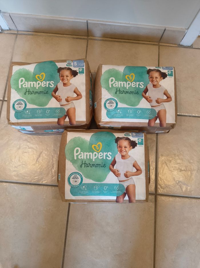 93 couches Pampers Harmonie Pants taille 5 (3 paquets de 31 couches) ⭐