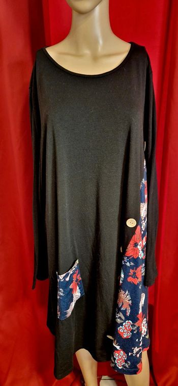 Robe noire avec fleur et boutons grande taille  XXL taille 52