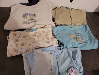 Lot de 5 pyjamas 12 mois + 2 gratuits