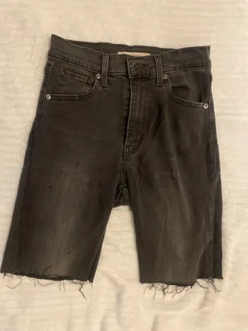 Short Levis