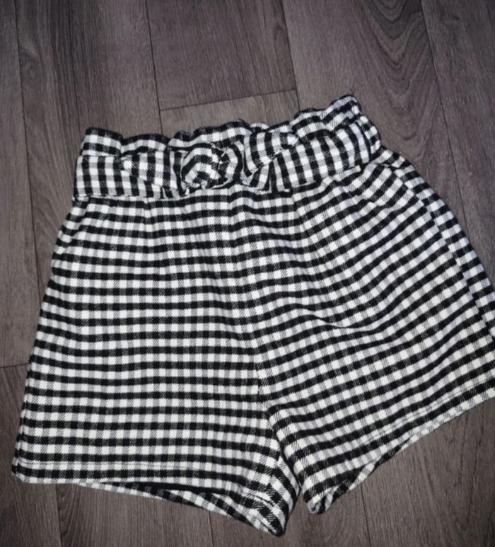Short fille