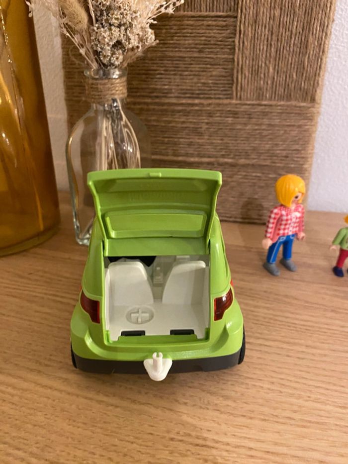 Petite voiture verte + personnages Playmobil - photo numéro 5