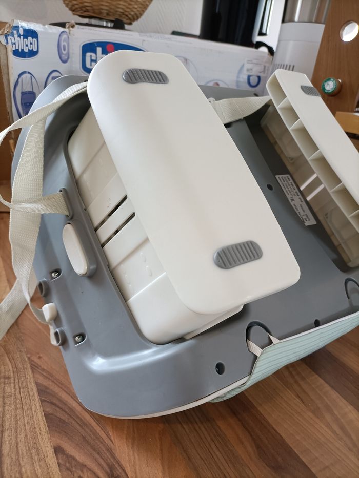Siège réhausseur transportable et réglable "mode" gris blanc éléphant Chicco - photo numéro 8