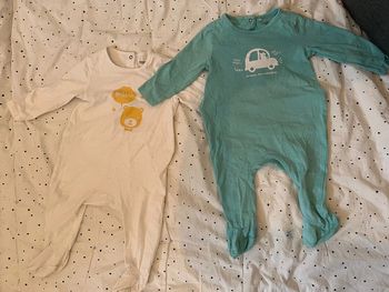 2 pyjamas Orchestra 9 mois