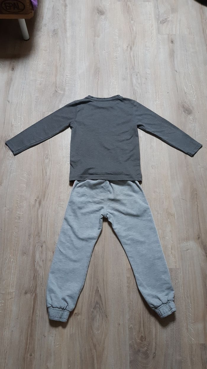 Jogging et t-shirt  4A - photo numéro 2