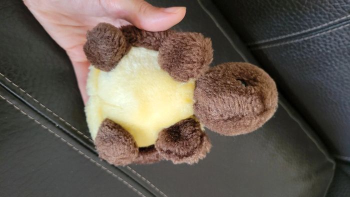 Petite tortue en peluche toute mignonne - photo numéro 3
