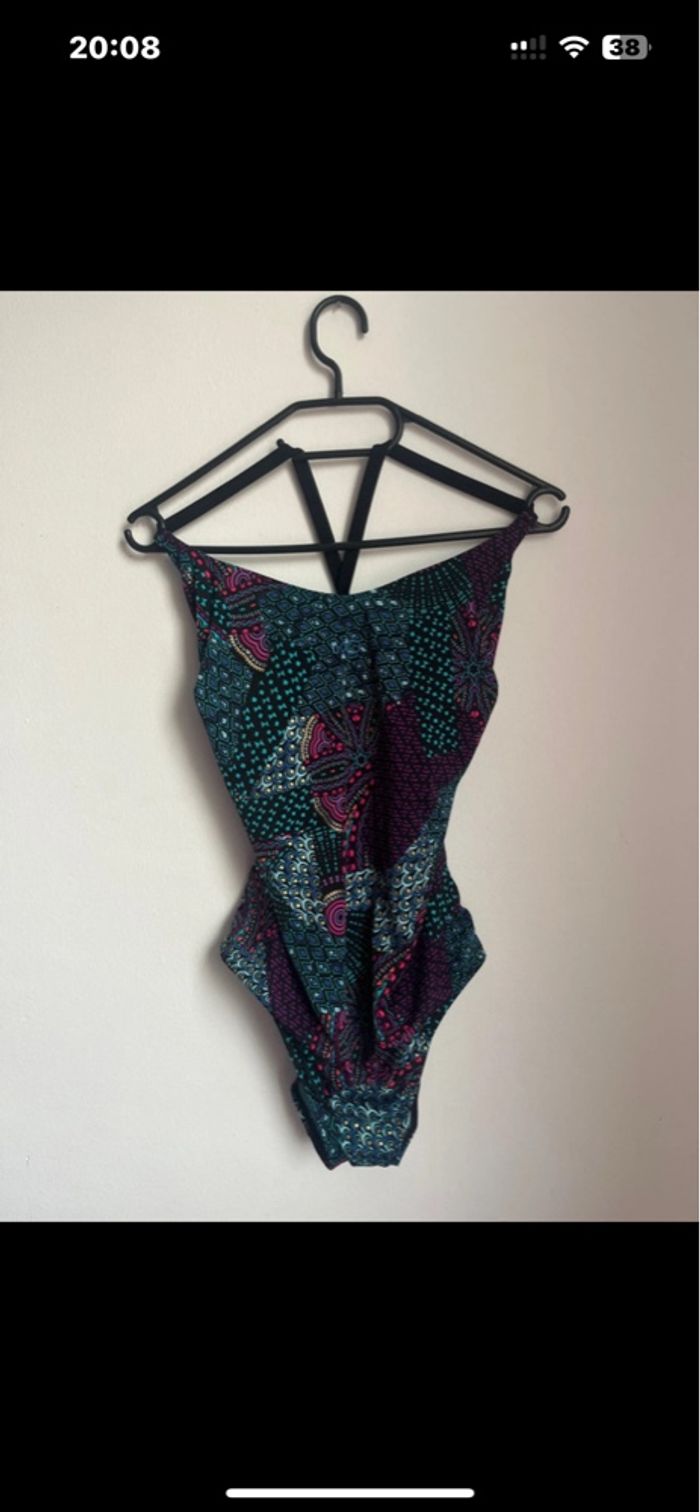 Maillot de bain dos nu croisé, anti dérapant à la taille, jamais porté bleu et violet Taille L - photo numéro 4
