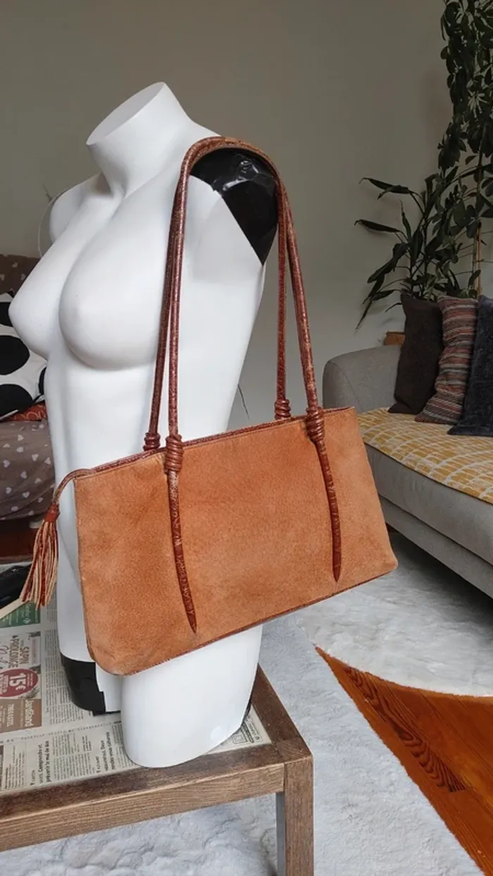 Sac vintage en daim et cuir porté épaule - photo numéro 5