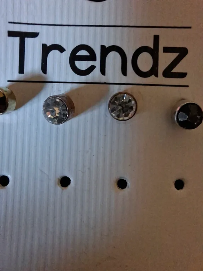 Lot de 3 paires de boucles d'oreilles clous "Trendz" - Neuves - photo numéro 3