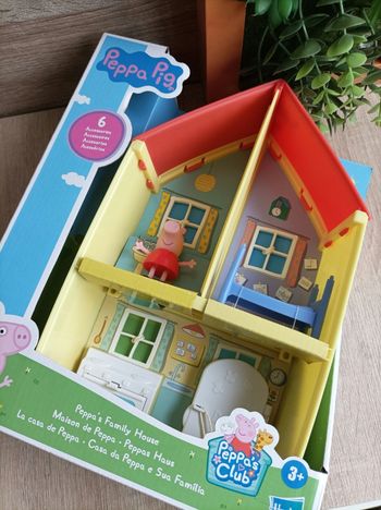 Jouet maison de Peppa pig et figurine Peppa's club 